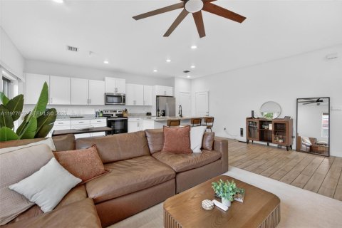 Townhouse in Homestead, Florida 4 bedrooms, 163.23 sq.m. № 2044524 - photo 5