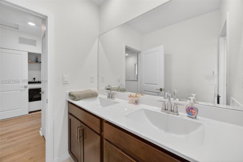 Townhouse in Homestead, Florida 4 bedrooms, 163.23 sq.m. № 2044524 - photo 24