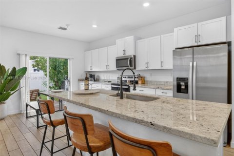 Townhouse in Homestead, Florida 4 bedrooms, 163.23 sq.m. № 2044524 - photo 8