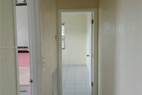 Casa en venta en Hialeah, Florida, 3 dormitorios, 171.96 m2 № 1892719 - foto 15