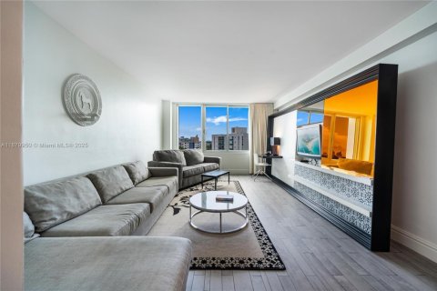 Condominio en venta en Miami Beach, Florida, 1 dormitorio № 1977542 - foto 1