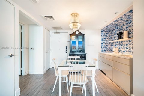 Condominio en venta en Miami Beach, Florida, 1 dormitorio № 1977542 - foto 5