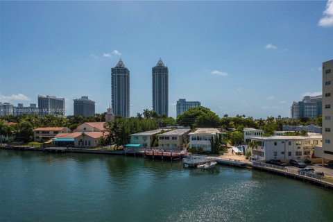 Condo in Miami Beach, Florida, 1 bedroom  № 2021720 - photo 21