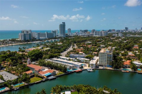 Condo in Miami Beach, Florida, 1 bedroom  № 2021720 - photo 23