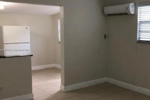 Снять в аренду виллу или дом в Майами, Флорида 1 спальня, 177.44м2, № 2032812 - фото 6