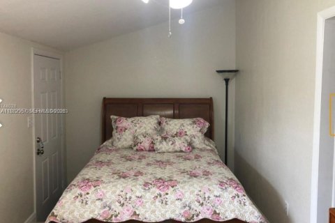 Снять в аренду виллу или дом в Майами, Флорида 1 спальня, 177.44м2, № 2032812 - фото 10