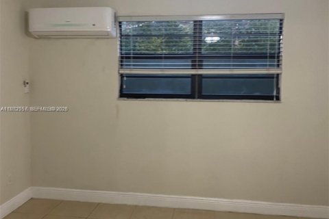 Снять в аренду виллу или дом в Майами, Флорида 1 спальня, 177.44м2, № 2032812 - фото 7