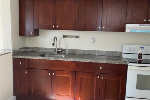 Снять в аренду виллу или дом в Майами, Флорида 1 спальня, 177.44м2, № 2032812 - фото 4