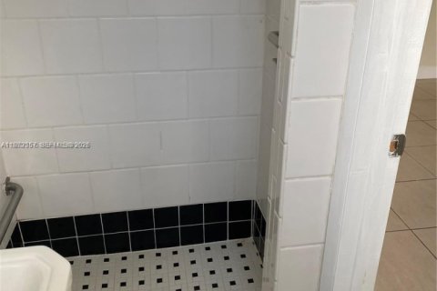 Снять в аренду виллу или дом в Майами, Флорида 1 спальня, 177.44м2, № 2032812 - фото 9