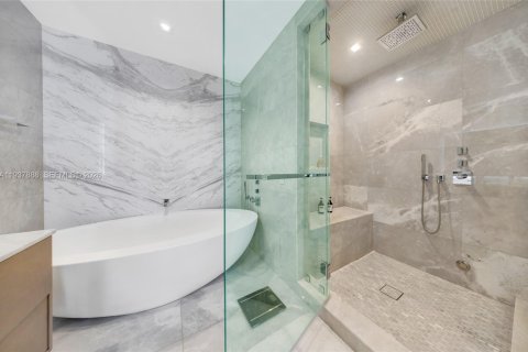 Condominio en venta en Sunny Isles Beach, Florida, 3 dormitorios, 240.52 m2 № 2152613 - foto 18