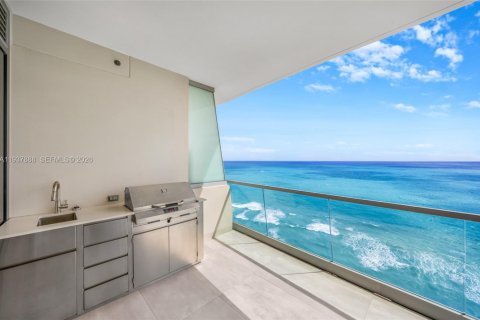 Condominio en venta en Sunny Isles Beach, Florida, 3 dormitorios, 240.52 m2 № 2152613 - foto 3