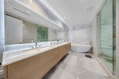 Condominio en venta en Sunny Isles Beach, Florida, 3 dormitorios, 240.52 m2 № 2152613 - foto 17