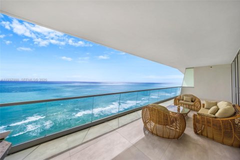 Condominio en venta en Sunny Isles Beach, Florida, 3 dormitorios, 240.52 m2 № 2152613 - foto 1