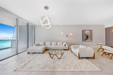 Condominio en venta en Sunny Isles Beach, Florida, 3 dormitorios, 240.52 m2 № 2152613 - foto 5