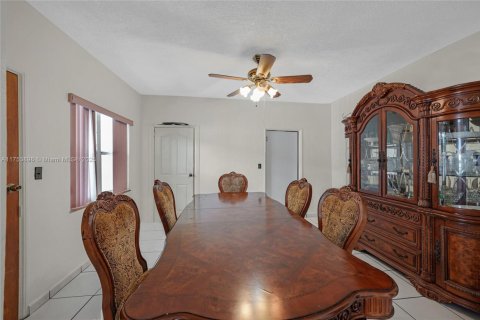 Immobilier commercial à vendre à Miami, Floride: 232.16 m2 № 1938381 - photo 13