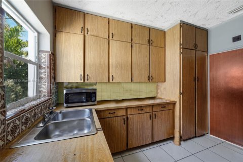 Commercial property in Miami, Florida 232.16 sq.m. № 1938381 - photo 16