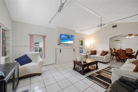 Commercial property in Miami, Florida 232.16 sq.m. № 1938381 - photo 9