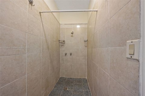 Commercial property in Miami, Florida 232.16 sq.m. № 1938381 - photo 30