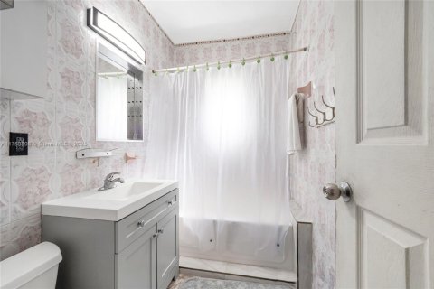Commercial property in Miami, Florida 232.16 sq.m. № 1938381 - photo 22