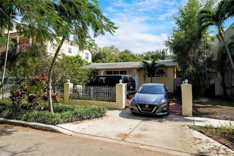 Commercial property in Miami, Florida 232.16 sq.m. № 1938381 - photo 7