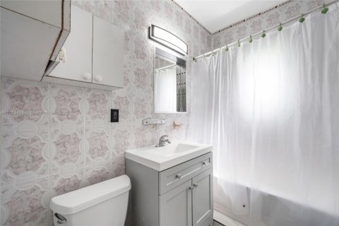 Commercial property in Miami, Florida 232.16 sq.m. № 1938381 - photo 21