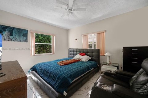 Commercial property in Miami, Florida 232.16 sq.m. № 1938381 - photo 20