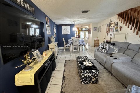 Townhouse in Pembroke Pines, Florida 2 bedrooms, 117.06 sq.m. № 1758809 - photo 13