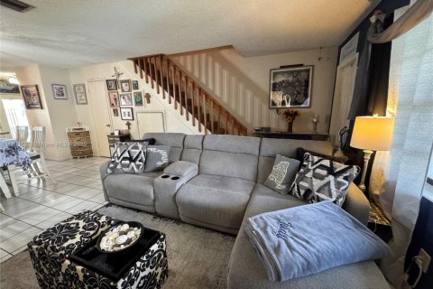 Townhouse in Pembroke Pines, Florida 2 bedrooms, 117.06 sq.m. № 1758809 - photo 14