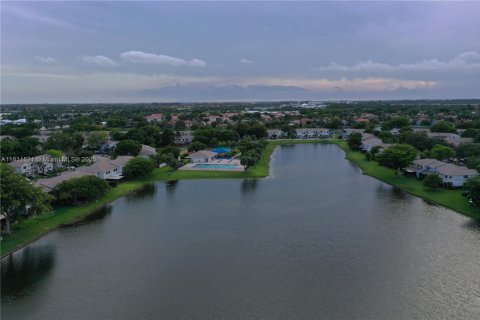 Townhouse in Pembroke Pines, Florida 2 bedrooms, 117.06 sq.m. № 1758809 - photo 29