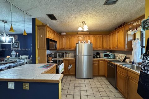 Townhouse in Pembroke Pines, Florida 2 bedrooms, 117.06 sq.m. № 1758809 - photo 6