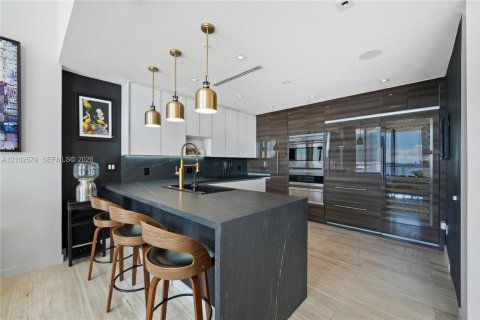 Copropriété à vendre à Miami, Floride: 3 chambres, 272.02 m2 № 2411218 - photo 4