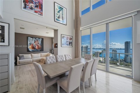 Copropriété à vendre à Miami, Floride: 3 chambres, 272.02 m2 № 2411218 - photo 14