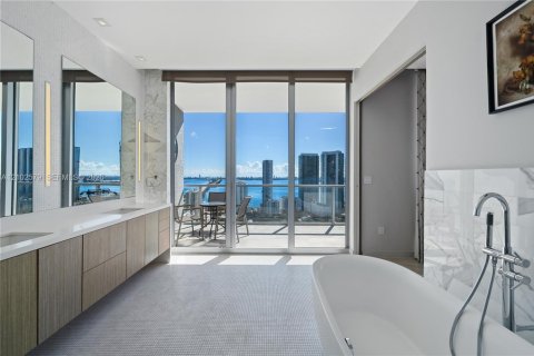 Copropriété à vendre à Miami, Floride: 3 chambres, 272.02 m2 № 2411218 - photo 7