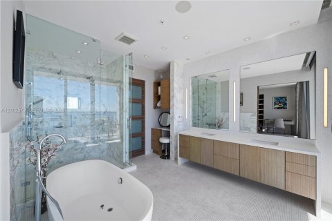 Copropriété à vendre à Miami, Floride: 3 chambres, 272.02 m2 № 2411218 - photo 24