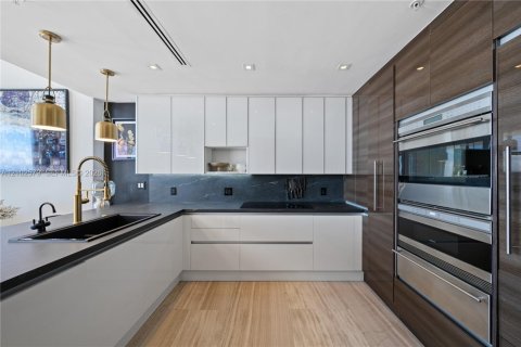 Copropriété à vendre à Miami, Floride: 3 chambres, 272.02 m2 № 2411218 - photo 12