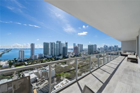 Copropriété à vendre à Miami, Floride: 3 chambres, 272.02 m2 № 2411218 - photo 15
