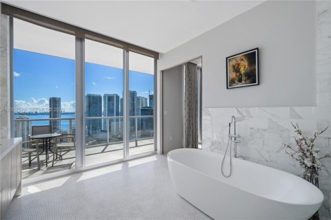 Copropriété à vendre à Miami, Floride: 3 chambres, 272.02 m2 № 2411218 - photo 25
