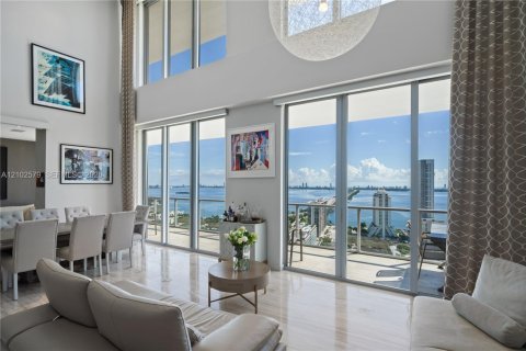 Copropriété à vendre à Miami, Floride: 3 chambres, 272.02 m2 № 2411218 - photo 10