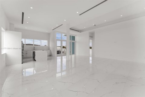 House in Key Largo, Florida 4 bedrooms № 1711851 - photo 6