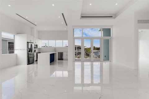 House in Key Largo, Florida 4 bedrooms № 1711851 - photo 24