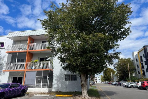 Copropriété à louer à Miami, Floride: 2 chambres, 78.04 m2 № 2006118 - photo 22