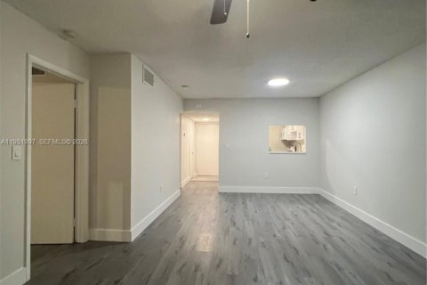 Снять в аренду кондоминиум в Майами, Флорида 2 спальни, 78.04м2, № 2006118 - фото 15