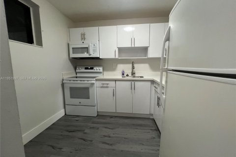 Снять в аренду кондоминиум в Майами, Флорида 2 спальни, 78.04м2, № 2006118 - фото 3