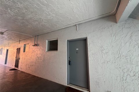 Copropriété à louer à Miami, Floride: 2 chambres, 78.04 m2 № 2006118 - photo 27