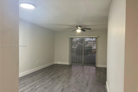 Снять в аренду кондоминиум в Майами, Флорида 2 спальни, 78.04м2, № 2006118 - фото 2