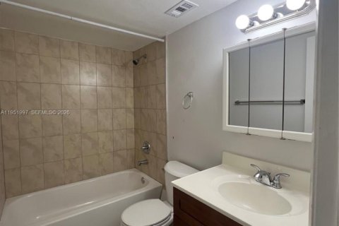 Снять в аренду кондоминиум в Майами, Флорида 2 спальни, 78.04м2, № 2006118 - фото 5