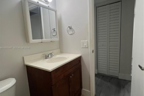 Copropriété à louer à Miami, Floride: 2 chambres, 78.04 m2 № 2006118 - photo 20