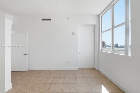 Copropriété à vendre à Miami, Floride: 2 chambres, 88.26 m2 № 2052673 - photo 20