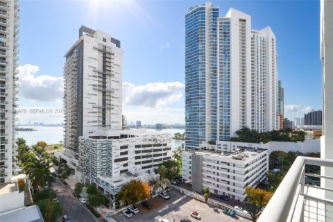 Condo à Miami, Floride, 2 chambres  № 2052673