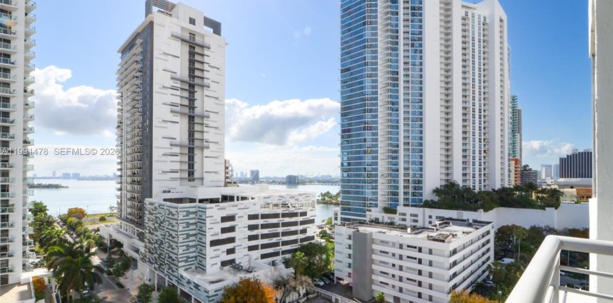 Condo à Miami, Floride, 2 chambres  № 2052673